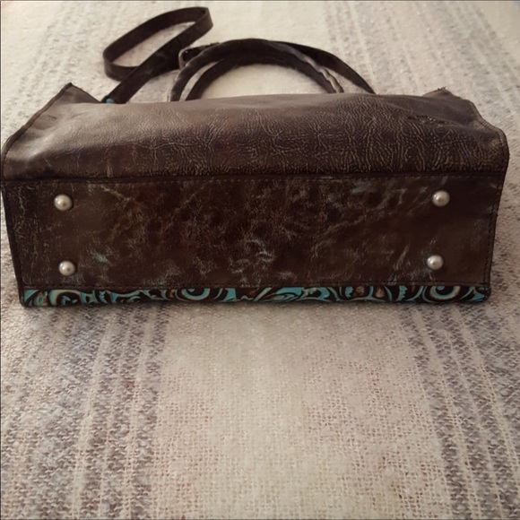 ✨Turquoise Tooled Navelli Tote✨ - Picture 4 of 7